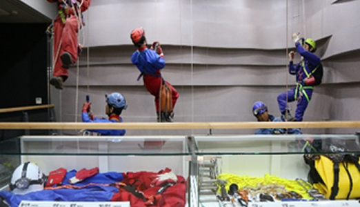 동굴탐험장비 이미지