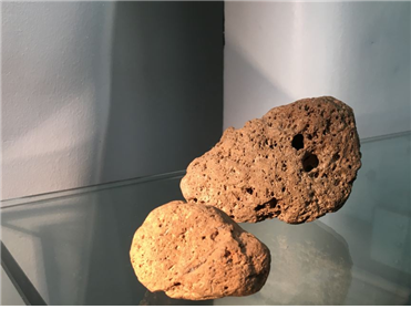 부석 (浮石, pumice) 